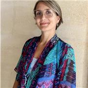 Professeur pluridisciplinaire, je suis passionnée par le développement personnel et le bien-être